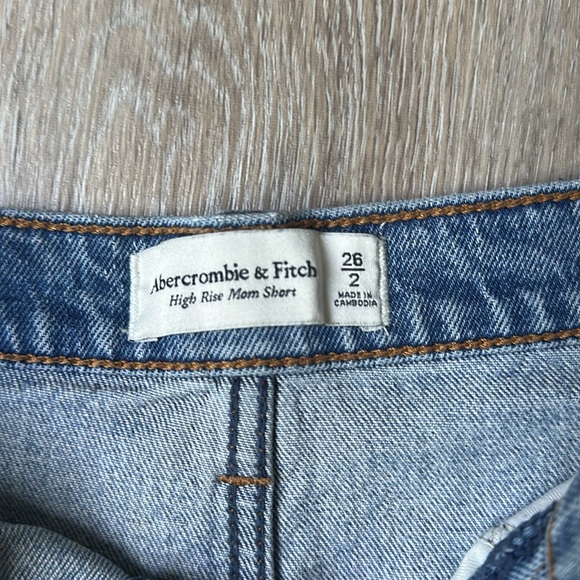 Abercrombie & Fitch Mom High Rise Shorts - Picture 2 of 3